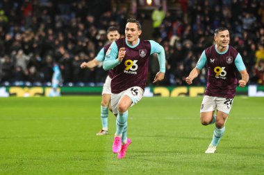 Burnley 'den Connor Roberts 6 Aralık 2024' te Burnley ile Middlesbrough arasında oynanan Sky Bet Şampiyonası maçında 1-1 'lik galibiyetini kutluyor.