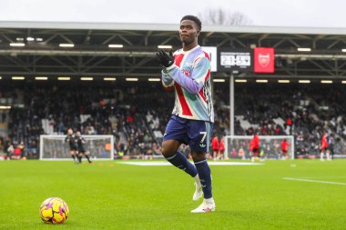 Arsenal 'den Bukayo Saka Premier Lig karşılaşması öncesinde 8 Aralık 2024' te Craven Cottage, Londra 'da oynanan Fulham-Arsenal maçında ısındı.