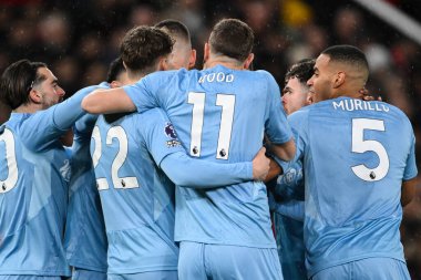 Nottingham Ormanı 'ndan Nikola Milenkovi, Manchester United' ın 7 Aralık 2024 'te Old Trafford, Manchester, İngiltere' de oynadığı Premier League maçında takım arkadaşlarıyla 0-1 kazanma hedefini kutluyor.