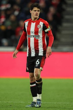 Brentford 'dan Christian Nrgaard Premier League maçı sırasında Brentford Newcastle United' a karşı Gtech Community Stadyumu, Londra, İngiltere, 7 Aralık 2024