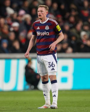 Newcastle United 'dan Sean Longstaff Premier League maçı sırasında Brentford Newcastle United' a karşı Gtech Community Stadyumu, Londra, İngiltere, 7 Aralık 2024