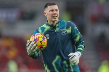 Brentford 'dan Hkon Rafn Valdimarsson Premier Lig karşılaşmasında Brentford Newcastle United' a karşı Gtech Community Stadyumu, Londra, İngiltere, 7 Aralık 2024