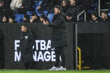 Middlesbrough 'un Michael Carrick Menajeri takımına 6 Aralık 2024' te Burnley 'nin Middlesbrough' a karşı oynadığı Gökyüzü İddia Şampiyonası maçında talimatlar veriyor.