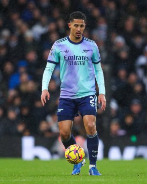 Premier Lig maçında Arsenal 'den William Sthe, 8 Aralık 2024' te Craven Cottage, Londra 'da Fulham ve Arsenal' e karşı.