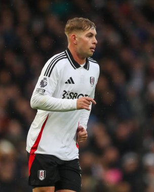 Fulham 'dan Emile Smith Rowe Premier League maçı sırasında Fulham Arsenal' e karşı Craven Cottage, Londra, İngiltere, 8 Aralık 2024
