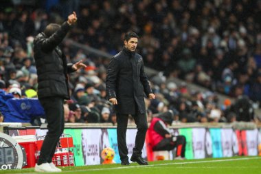 Premier Lig maçında Arsenal 'in Mikel Arteta Müdürü Fulham Arsenal' e karşı Craven Cottage, Londra, İngiltere, 8 Aralık 2024