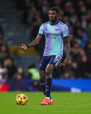 Arsenal 'den Thomas Partey, 8 Aralık 2024' te Craven Cottage, Londra, İngiltere 'de oynanan Premier League maçında Fulham-Arsenal maçında görev başında.