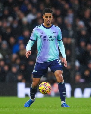 Premier Lig maçında Arsenal 'den William Sthe, 8 Aralık 2024' te Craven Cottage, Londra 'da Fulham ve Arsenal' e karşı.