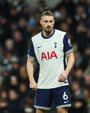Tottenham Hotspur 'dan Radu Drguin Premier League maçı sırasında Tottenham Hotspur Chelsea' ye karşı Tottenham Hotspur Stadyumu, Londra, İngiltere, 8 Aralık 2024
