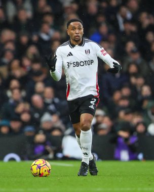 Fulham takımından Kenny Tete, 8 Aralık 2024 'te Craven Cottage, Londra, İngiltere' de oynanan Premier League maçında topa vuruyor.