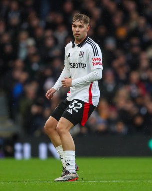 Fulham 'dan Emile Smith Rowe Premier League maçı sırasında Fulham Arsenal' e karşı Craven Cottage, Londra, İngiltere, 8 Aralık 2024