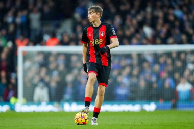 AFC Bournemouth 'dan Dean Huijsen, Premier Lig maçı sırasında topu kontrol ediyor. Ipswich Town - Bournemouth Portman Road, Ipswich, İngiltere, 8 Aralık 2024