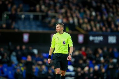 Hakem Michael Salisbury, Premier Lig maçı sırasında Ipswich Town, Ipswich Road, Ipswich, İngiltere 'de Bournemouth' a karşı 8 Aralık 2024 'te seyrediyor.