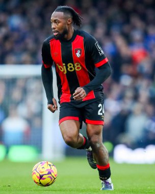 AFC Bournemouth takımından Antoine Semenyo, 8 Aralık 2024 'te Ipswich Town ile Bournemouth arasında oynanan Premier League maçında topla koşuyor.