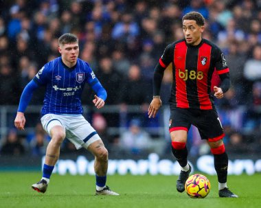 AFC Bournemouth takımından Marcus Tavernier, 8 Aralık 2024 'te Ipswich Town ile Bournemouth arasında oynanan Premier League maçında topla koşuyor.