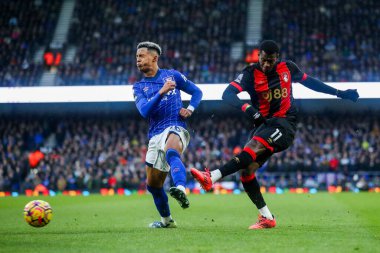 AFC Bournemouth takımından Dango Ouattara, Premier Lig maçı sırasında Ipswich Town ile Bournemouth 'un Portman Road, Ipswich, İngiltere' de karşı karşıya geldiği karşılaşmada, 8 Aralık 2024