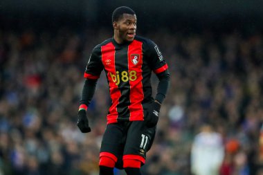 AFC Bournemouth takımından Dango Ouattara, 8 Aralık 2024 'te Ipswich Town ile Bournemouth arasında oynanan Premier Lig maçını izliyor.