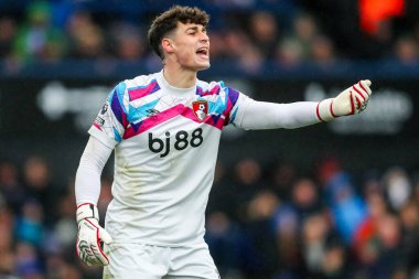 AFC Bournemouth takımına Premier Lig maçında Ipswich Town, Bournemouth 'a karşı Portman Road, Ipswich, İngiltere' de 8 Aralık 2024 'te oynanan maçta talimat verir.