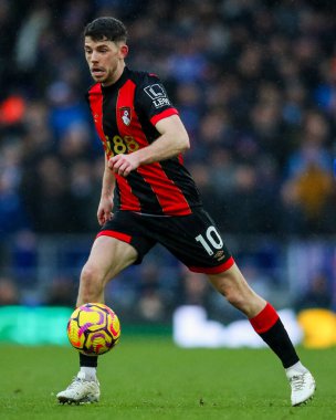 AFC Bournemouth takımından Adam Smith, 8 Aralık 2024 'te Ipswich Town ile Bournemouth arasında oynanan Premier League maçında topla koşuyor.