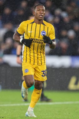 Brighton & Hove Albion takımından Pervis Estupin Premier League maçında Leicester City, Brighton ve Hove Albion 'a karşı King Power Stadyumu, Leicester, İngiltere, 8 Aralık 2024