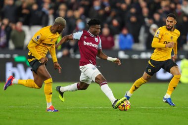 West Ham United takımından Muhammed Kudus, 9 Aralık 2024 'te Londra Stadyumu' nda oynanan Premier League maçı sırasında Wolverhampton Wanderers 'a karşı topa vuruyor.