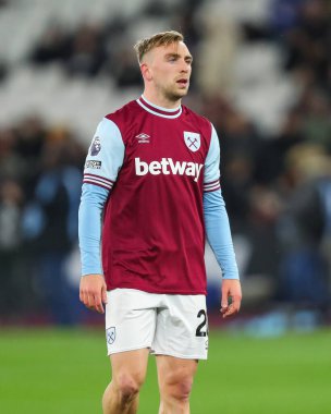 West Ham United 'dan Jarrod Bowen Premier League maçı öncesinde 9 Aralık 2024' te Londra Stadyumu 'nda West Ham United ile Wolverhampton Wanderers maçında ısındı.
