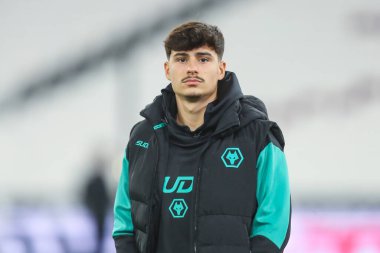 Wolverhampton Wanderers takımından Rodrigo Gomes, 9 Aralık 2024 'te Londra Stadyumu' nda oynanan Premier League maçı West Ham United ile Wolverhampton Wanderers maçının önünde geldi.
