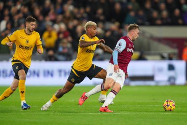 West Ham United takımından Jarrod Bowen, 9 Aralık 2024 'te Londra Stadyumu' nda oynanan Premier League maçında Wolverhampton Wanderers 'a karşı topa bir ara verdi.