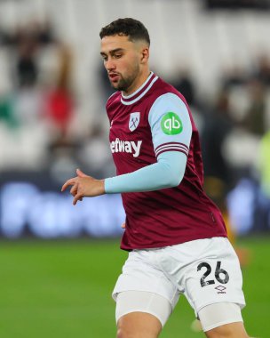 Maç öncesi hazırlık maçında West Ham United, Wolverhampton Wanderers 'a karşı Londra Stadyumu, Londra, İngiltere 9 Aralık 2024' te oynanacak Premier League karşılaşmasında West Ham United 'ın Max Kilman' ı yendi.