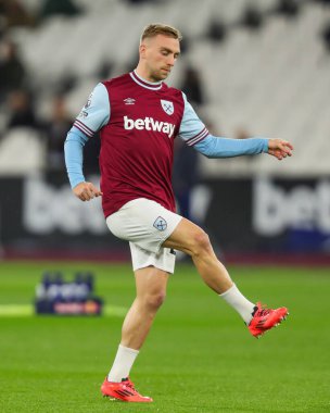 West Ham United 'dan Jarrod Bowen Premier League maçı öncesinde 9 Aralık 2024' te Londra Stadyumu 'nda West Ham United ile Wolverhampton Wanderers maçında ısındı.