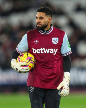 West Ham United 'dan Wes Foderingham Premier League maçı öncesinde 9 Aralık 2024' te Londra Stadyumu 'nda oynanan West Ham United - Wolverhampton Wanderers maçında ısındı.