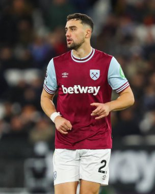 Premier Lig maçında West Ham United, Wolverhampton Wanderers 'a karşı 9 Aralık 2024' te Londra Stadyumu 'nda oynanan maçta West Ham United' dan Max Kilman.