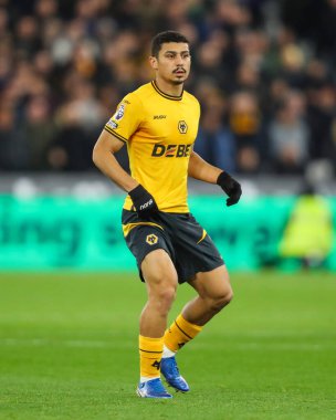 Wolverhampton Wanderers takımından Joo Gomes Premier League maçında 9 Aralık 2024 'te Londra Stadyumu' nda West Ham United Wolverhampton Wanderers 'a karşı.