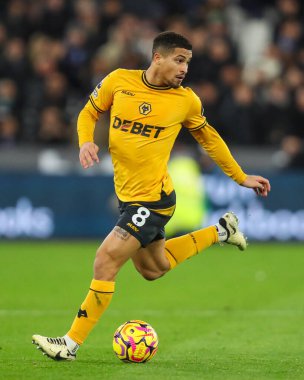 Wolverhampton Wanderers takımından Joo Gomes, 9 Aralık 2024 'te Londra Stadyumu' nda oynanan Premier Lig karşılaşmasında topla bir çıkış yaptı.