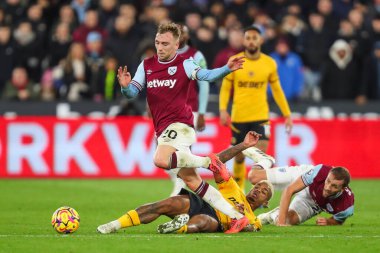 West Ham United takımından Jarrod Bowen, 9 Aralık 2024 'te Londra Stadyumu' nda oynanan Premier League maçında Wolverhampton Wanderers 'a karşı oynanan West Ham United maçında Wolverhampton Wanderers' ın Mario Lemina 'sını geçmeyi başardı.