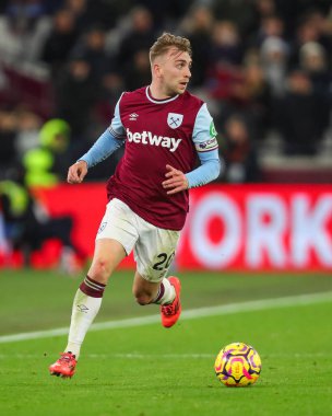 West Ham United takımından Jarrod Bowen, 9 Aralık 2024 'te Londra Stadyumu' nda oynanan Premier League maçında Wolverhampton Wanderers 'a karşı topa bir ara verdi.