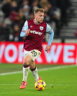 West Ham United takımından Jarrod Bowen, 9 Aralık 2024 'te Londra Stadyumu' nda oynanan Premier League maçında Wolverhampton Wanderers 'a karşı topa bir ara verdi.