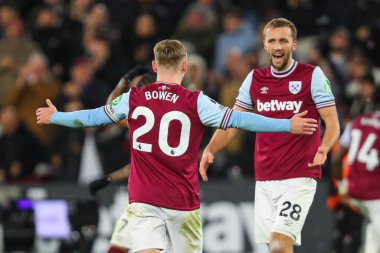 West Ham United takımından Tom Souek, 9 Aralık 2024 'te Londra Stadyumu' nda oynanan Premier League maçında West Ham United ile Wolverhampton Wanderers maçında 1-0 kazanma golünü kutluyor.