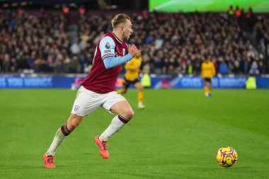West Ham United takımından Jarrod Bowen, 9 Aralık 2024 'te Londra Stadyumu' nda oynanan Premier League maçında Wolverhampton Wanderers 'a karşı topa bir ara verdi.