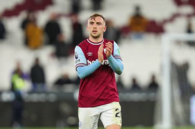 West Ham United 'tan Jarrod Bowen, 9 Aralık 2024' te Londra Stadyumu 'nda oynanan Premier League maçının sonunda taraftarları West Ham United ile Wolverhampton Wanderers maçında alkışlıyor.