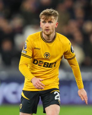 Wolverhampton Wanderers takımından Tommy Doyle Premier League maçında West Ham United Wolverhampton Wanderers 'a karşı 9 Aralık 2024' te Londra Stadyumu 'nda