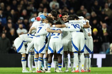 Leeds United 'ın oyuncuları 10 Aralık 2024' te Leeds Road, Leeds, Birleşik Krallık 'ta oynanan Sky Bet Şampiyonası karşılaşması öncesinde bir araya geldiler.