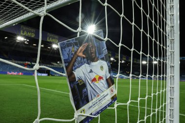 Leeds United takımından Josuha Guilavogui, 10 Aralık 2024 'te Leeds, İngiltere' de Leeds Road 'da oynanan Sky Bet Şampiyonası maçının ön kapağında yer aldı.