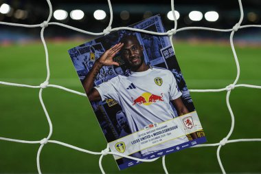 Leeds United takımından Josuha Guilavogui, 10 Aralık 2024 'te Leeds, İngiltere' de Leeds Road 'da oynanan Sky Bet Şampiyonası maçının ön kapağında yer aldı.