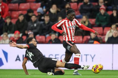 Bristol City 'den Eliezer Mayenda, 10 Aralık 2024' te Bristol City Stadyumu 'nda oynanan Sunderland-Bristol maçında Bristol City maçında Bristol City' li Zak Vyner 'a faul yaptı.