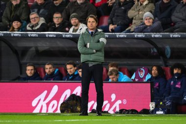 Burnley 'nin Scott Parker Menajeri Gökyüzü İddia Şampiyonası maçı sırasında Burnley, Burnley County' ye karşı Turf Moor, Burnley, İngiltere, 10 Aralık 2024