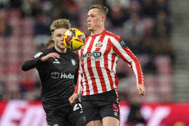Sunderland 'dan Daniel Ballard, 10 Aralık 2024' te İngiltere 'nin Sunderland kentinde oynanan Bristol City maçında topu kontrol ediyor.