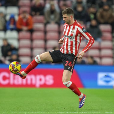 Sunderland 'dan Chris Mepham, 10 Aralık 2024' te İngiltere 'nin Sunderland kentinde oynanan Bristol City maçında topu kontrol ediyor.