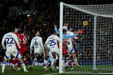 Leeds United takımının oyuncusu Max Wber, 10 Aralık 2024 'te Leeds Road, Leeds, İngiltere' de oynanan Sky Bet Şampiyonası maçında kendi kalesine 1-1 kazandırdı.
