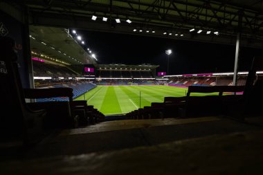 Burnley Turf Moor, Home of Burnley 'nin genel görünümü, 10 Aralık 2024' te Burnley ile Derby County arasında oynanacak Gökyüzü İddia Şampiyonası maçı öncesinde
